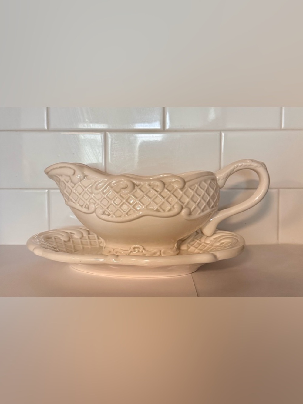 Cream Ceramic Gravy Boat with Underplate - Elegant Serving Sauceboat
